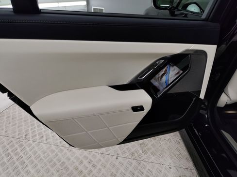 Certified 2023 BMW 740i image 23