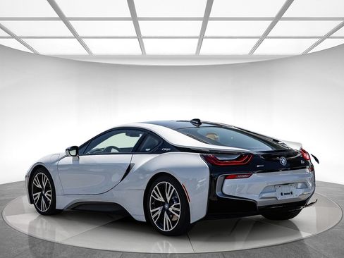 Used 2019 BMW i8 Coupe AWD/4WD image 2