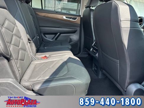 Used 2025 Volkswagen Atlas SE AWD/4WD image 44