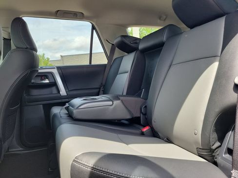 Used 2024 Toyota 4Runner SR5 Premium w/ Moonroof Package RWD image 9
