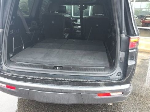 Used 2022 Jeep Wagoneer Series III w/ Premium Group I image 9