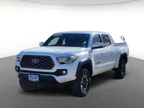 Used 2022 Toyota Tacoma TRD Off-Road w/ Technology Package AWD/4WD image 2