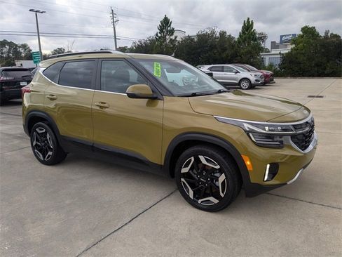 Used 2024 Kia Seltos SX w/ SX Sunroof Package image 2