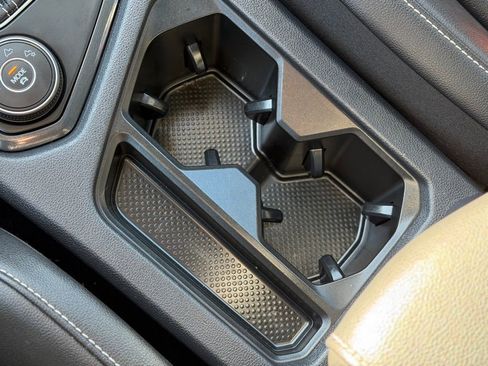 Used 2022 Volkswagen Tiguan SE image 21