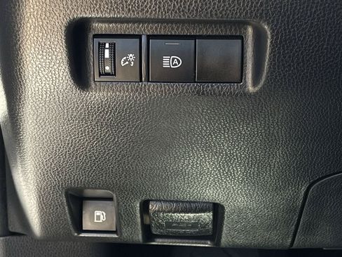 Used 2025 Toyota RAV4 XLE AWD/4WD image 20
