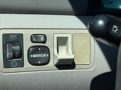 Used 2004 Toyota Corolla S FWD image 21