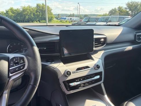 Used 2024 Ford Explorer XLT w/ Equipment Group 202A AWD/4WD image 21