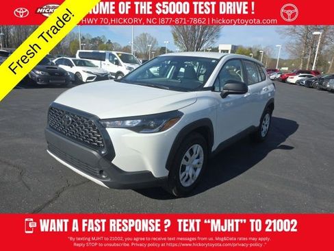 Used 2024 Toyota Corolla Cross L image 3