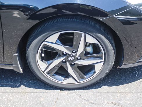 Used 2023 Hyundai Elantra SEL w/ Convenience Package FWD image 12