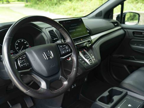 Used 2025 Honda Odyssey Sport-L image 16