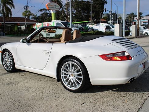 Used 2005 Porsche 911 Carrera RWD image 3