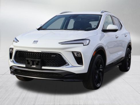 Used 2024 Buick Encore GX Sport Touring image 3