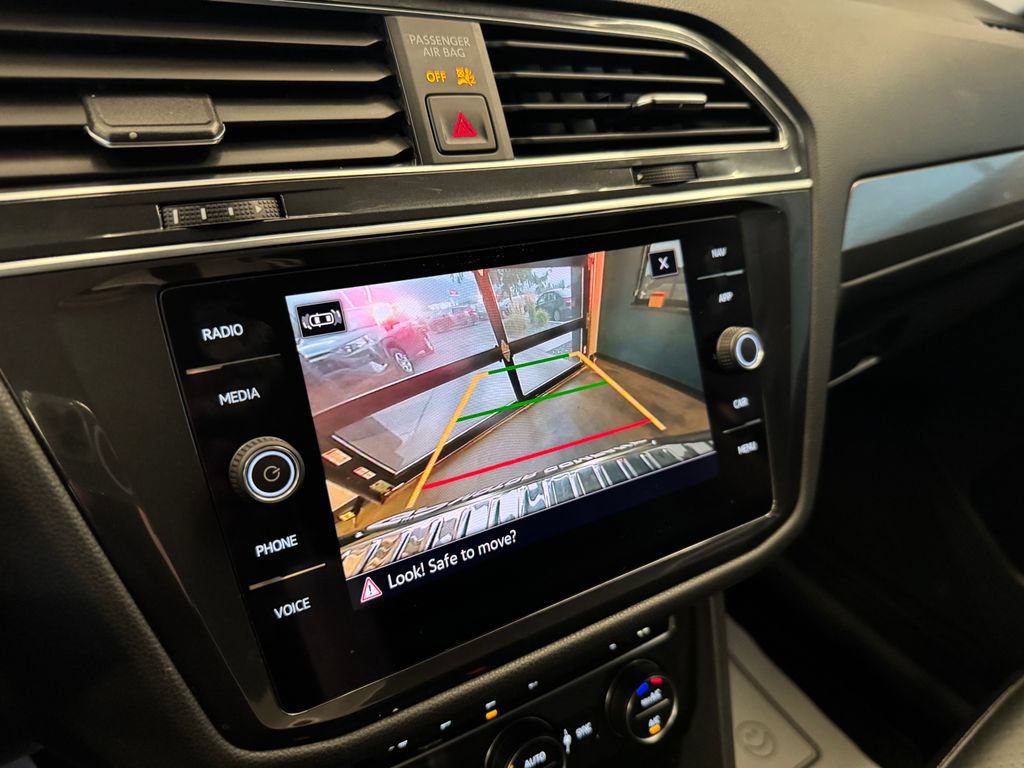 Used 2021 Volkswagen Tiguan SEL w/ 3rd Row Seat Package AWD/4WD image 13