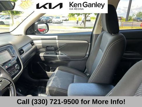 Used 2016 Mitsubishi Outlander SE AWD/4WD image 40