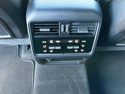 Used 2024 Porsche Cayenne Turbo image 19