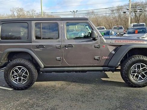 Used 2025 Jeep Wrangler Unlimited Rubicon w/ Technology Group image 9