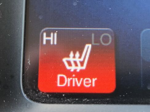 Used 2015 Chrysler 200 C image 4