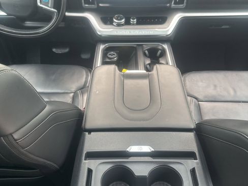 Used 2025 Ford Expedition Platinum AWD/4WD image 18
