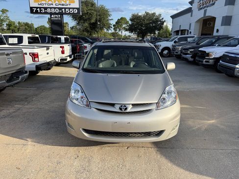 Used 2009 Toyota Sienna XLE FWD image 39