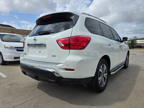 Used 2019 Nissan Pathfinder SV image 9