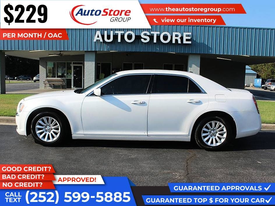 Used 2014 Chrysler 300 RWD image 1
