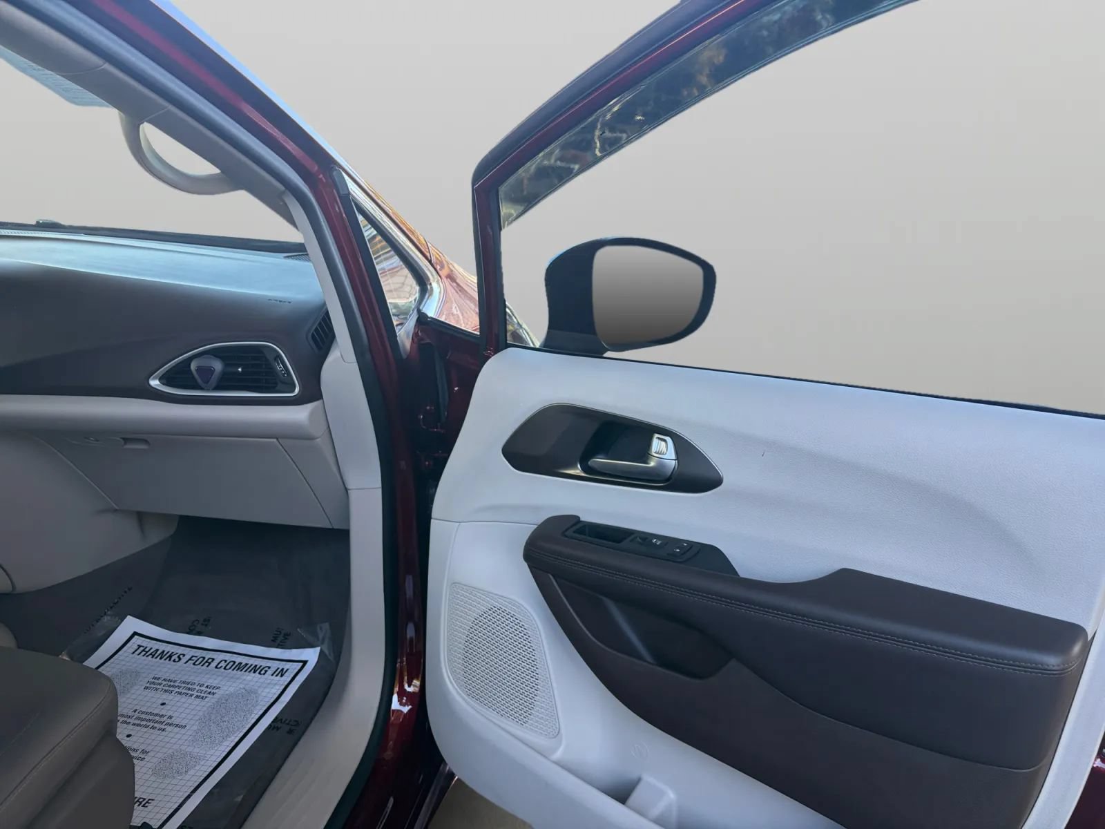 Used 2017 Chrysler Pacifica LX FWD image 21