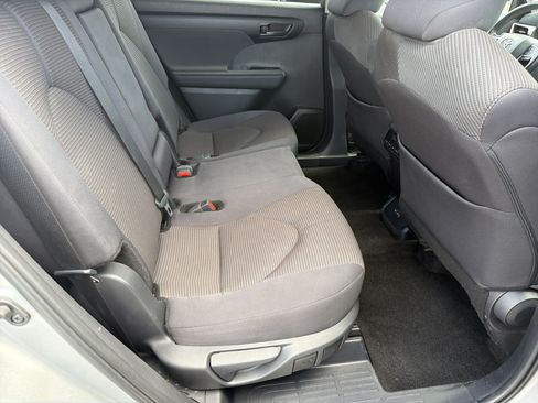 Certified 2025 Toyota Highlander LE FWD image 24