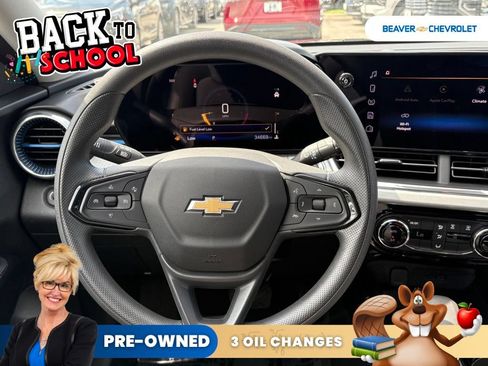 Used 2025 Chevrolet Trax LT FWD image 18