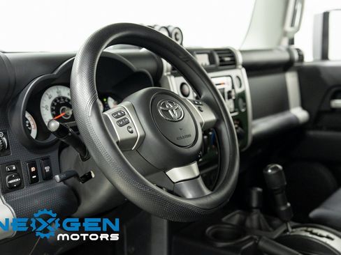 Used 2014 Toyota FJ Cruiser 4WD image 20