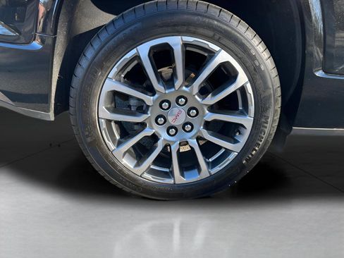 Used 2022 GMC Acadia Denali w/ Denali Ultimate Package image 15