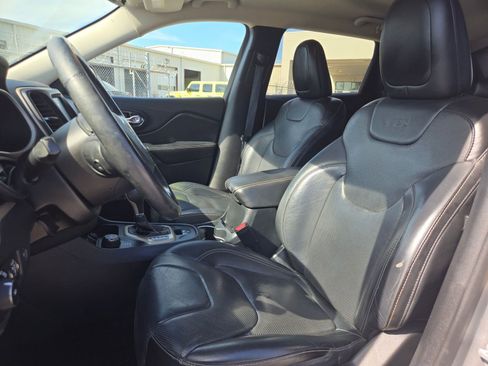Used 2015 Jeep Cherokee Limited w/ Luxury Group AWD/4WD image 11