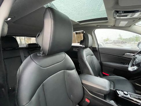 Certified 2025 Kia Sportage EX w/ Premium Package FWD image 30