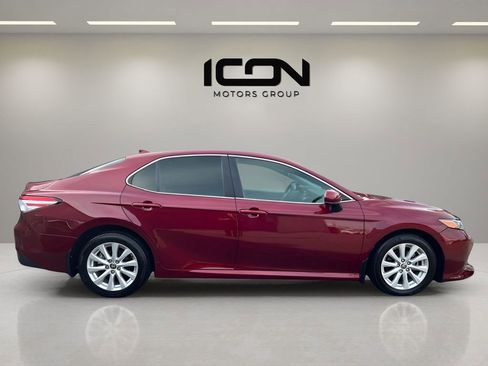 Used 2020 Toyota Camry LE image 5