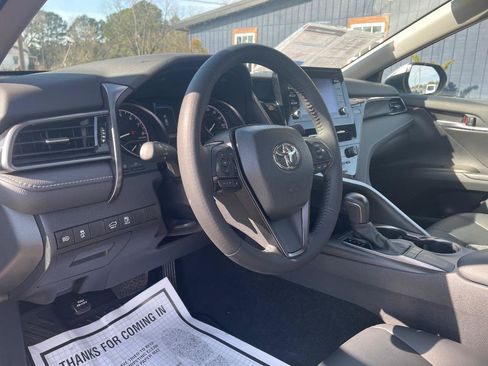 Used 2023 Toyota Camry SE FWD image 9