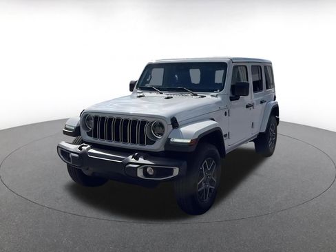 Used 2025 Jeep Wrangler Sahara image 4