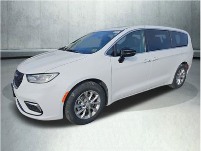 New 2026 Chrysler Pacifica Limited w/ Trailer Tow Group
