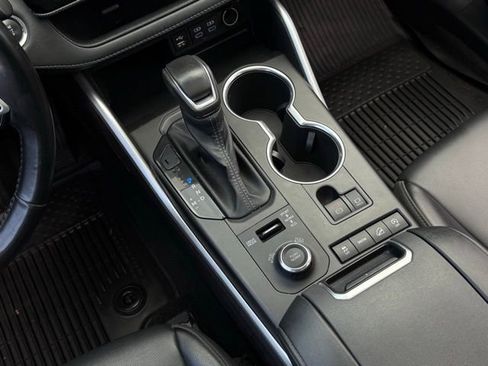 Used 2022 Toyota Highlander XSE image 25