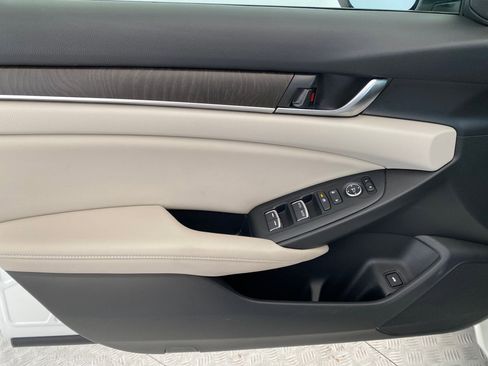 Used 2018 Honda Accord EX image 11