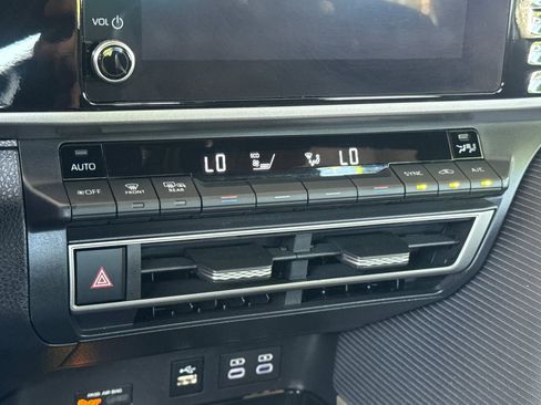 Used 2025 Toyota Camry SE FWD image 19