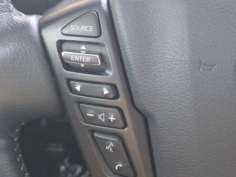 Used 2024 Nissan Frontier SL image 24