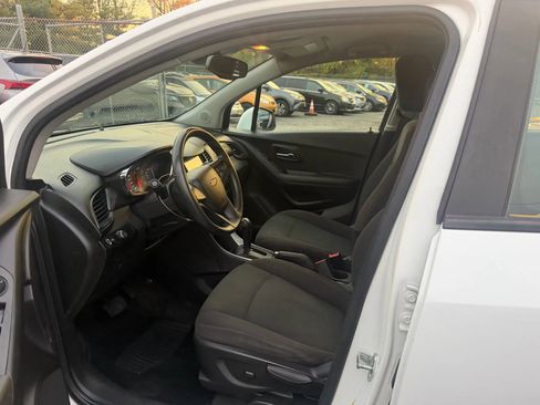 Used 2018 Chevrolet Trax LS image 10