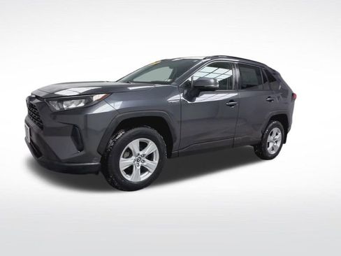 Used 2019 Toyota RAV4 LE w/ Carpet Mat Package image 4