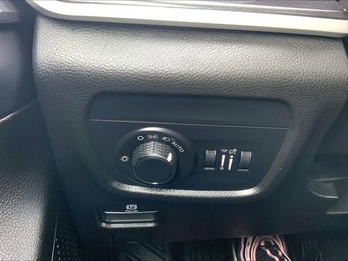 Used 2023 Jeep Grand Cherokee L Laredo image 34