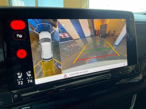 Used 2025 Volkswagen Atlas Cross Sport SEL Premium R-Line image 17