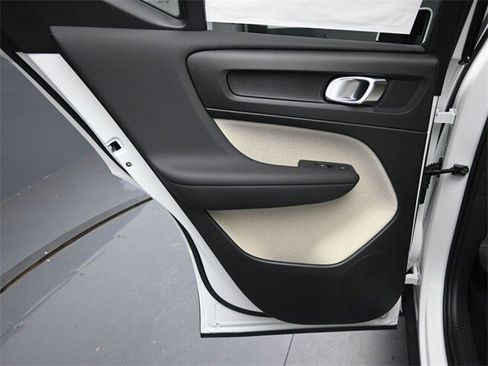 New 2025 Volvo XC40 B5 Plus w/ Protection Package Premier image 22