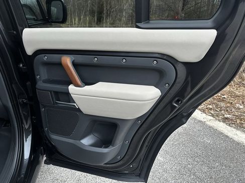 Used 2023 Land Rover Defender 110 X image 22