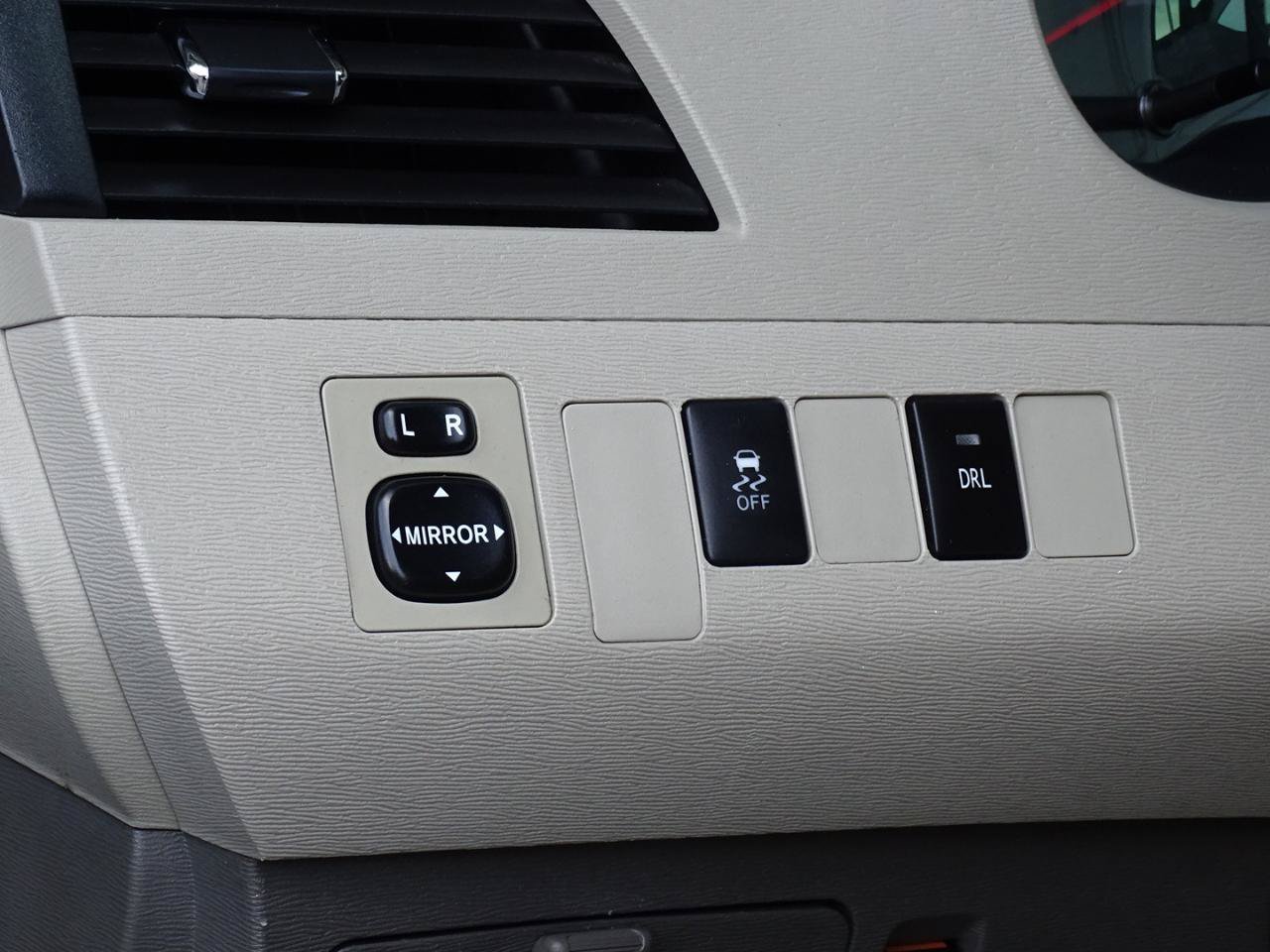 Used 2014 Toyota Sienna LE FWD image 16