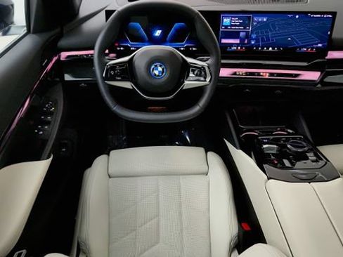 Used 2025 BMW i5 eDrive40i RWD image 54