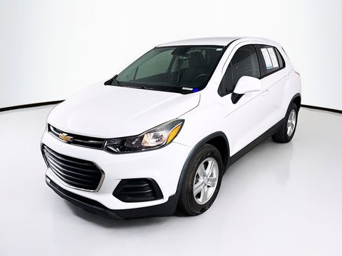 Used 2020 Chevrolet Trax LS w/ Tint and Cruise Package FWD image 4