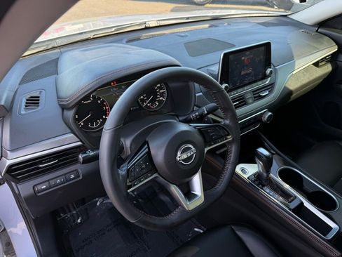 Certified 2023 Nissan Altima 2.5 SR image 18